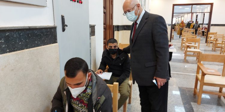 جامعة بنها: تطبيق الإجراءات الوقائية لمواجهة كورونا أثناء الامتحانات
