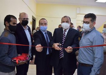 رئيس جامعة بني سويف يفتتح عددًا من الوحدات والمعامل بكلية طب الأسنان