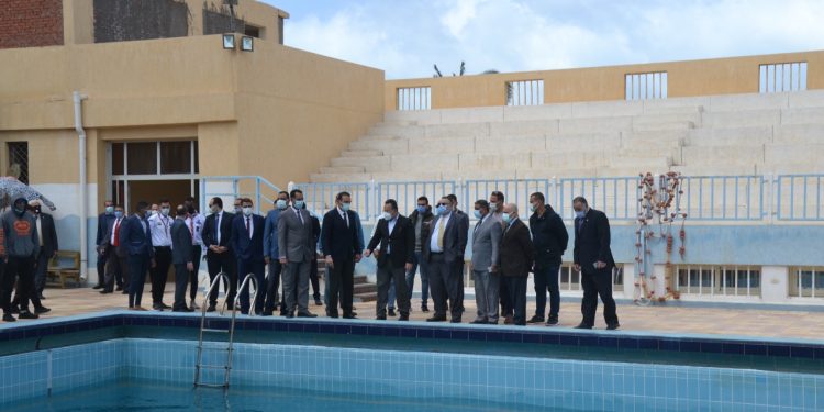 رئيس جامعة الإسكندرية يفتتح مجمع الملاعب الجديد
