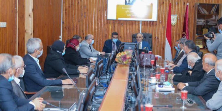 رئيس جامعة طنطا يكرم الفائزين بجائزة الإشارات المرجعية بكلية العلوم