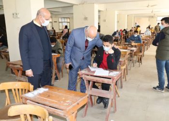 "سوسة" يتفقد سير الامتحانات بكليتى الزراعة والطب البيطرى بجامعة بنها |صور