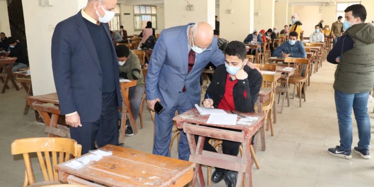 "سوسة" يتفقد سير الامتحانات بكليتى الزراعة والطب البيطرى بجامعة بنها |صور