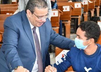 رئيس جامعة قناة السويس: غلق جميع أماكن التجمعات بالكليات