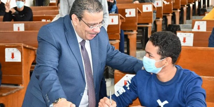 رئيس جامعة قناة السويس: غلق جميع أماكن التجمعات بالكليات