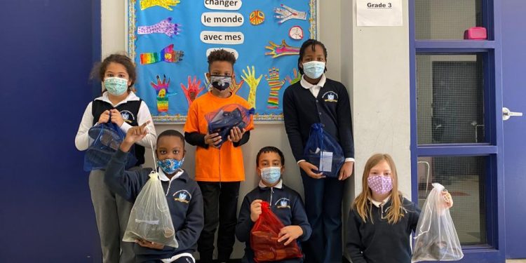 هدية اطفال مدرسة كندية لاطفال مصريين