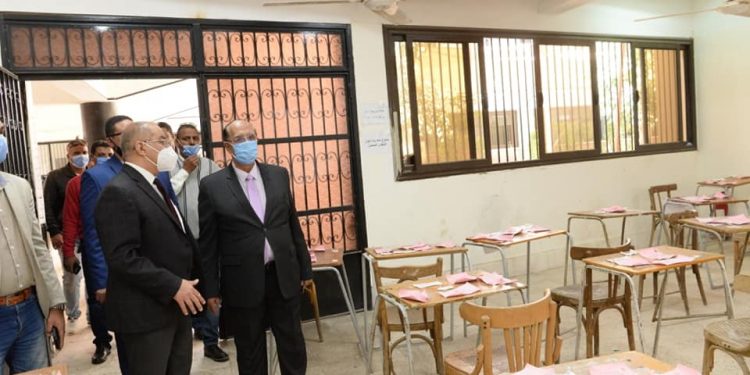 رئيس جامعة أسيوط يزور مركز رعاية الطلاب ذوي الإعاقة|صور