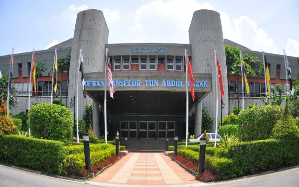 الجامعة الوطنية في ماليزيا تقدم منحة لطلاب الدراسات العليا