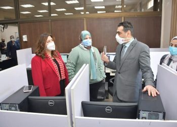 عميد سياسة واقتصاد جامعة القاهرة يتفقد أعمال الامتحانات عن بعد