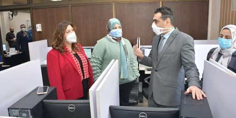 عميد سياسة واقتصاد جامعة القاهرة يتفقد أعمال الامتحانات عن بعد