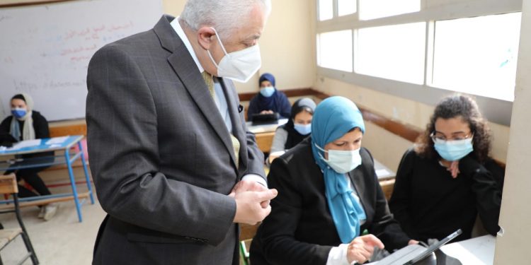 طارق شوقي يكشف حقيقة تأجيل امتحانات أبناؤنا في الخارج