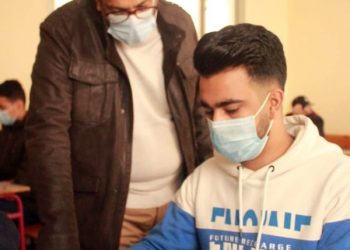 الثانوية العامة 2024.. ظهور طالب في بث مباشر من داخل لجنة الكيمياء..التعليم توضح