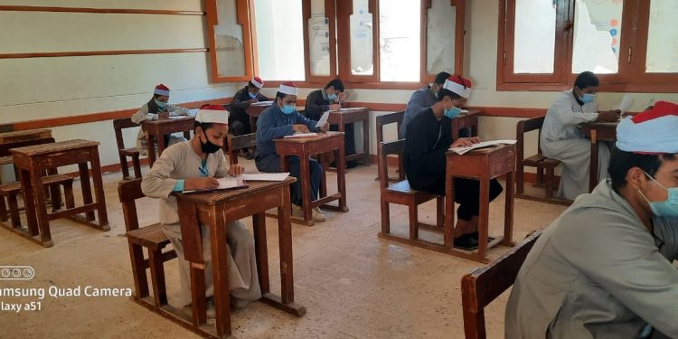 في يومها السابع: طلاب الثاني الإعدادي والأول الثانوي يؤدون امتحانات وسط متابعة من مستشاري قطاع المعاهد الأزهرية