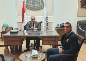 رئيس جامعة الزقازيق يستقبل أول معيد بكلية التربية الرياضية من أبناء دار رعاية المدينة المنورة