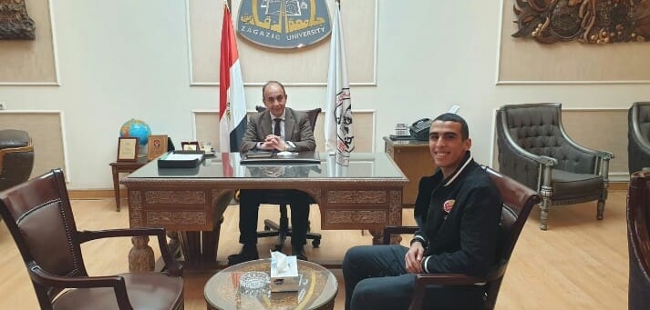 رئيس جامعة الزقازيق يستقبل أول معيد بكلية التربية الرياضية من أبناء دار رعاية المدينة المنورة