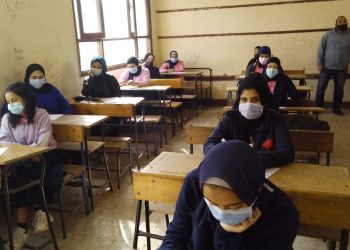 وكيل تعليم الجيزة يتابع امتحانات التعليم الفنى بغرفة عمليات المديرية “صور”