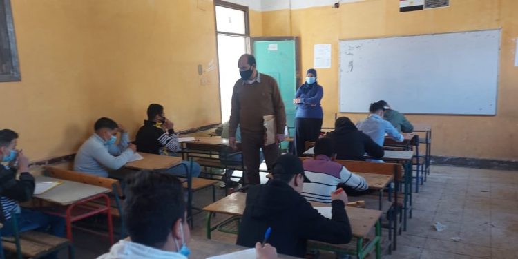 سيارة قمامة و2,7 مليون جنيه.. تفاصيل سرقة 1179 تابلت من مخازن التربية والتعليم