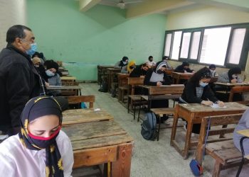 محافظ بورسعيد: غير مسموح بالغياب من المدارس إلا في الحالات الضرورية