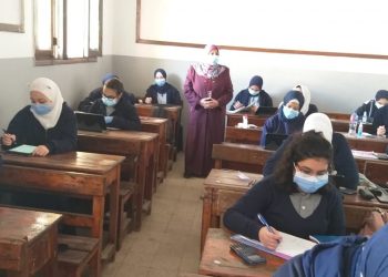 انطلاق امتحان التاريخ لطلاب الأول الثانوي وتداول الإجابات عبر "التليجرام"