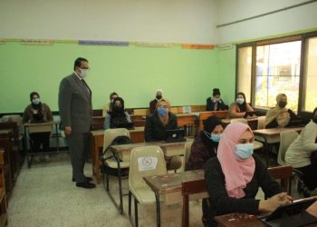 تمكن 584 ألف و29 طالب يحضرون اختبارات اللغة الأجنبية الأولي والكيمياء 