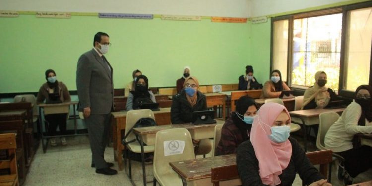 تمكن 584 ألف و29 طالب يحضرون اختبارات اللغة الأجنبية الأولي والكيمياء