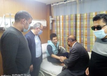 وكيل تعليم مطروح يطمئن على صحة طالب بالمدرسة النووية في مستشفى العلمين 