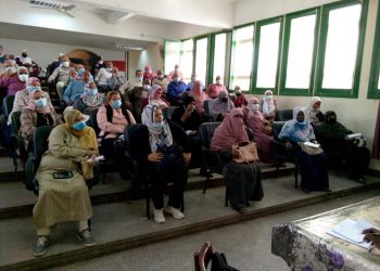 اجتماع مدير إدارة أسوان التعليمية بمديري مدارس المرحلة الإبتدائية "صور"