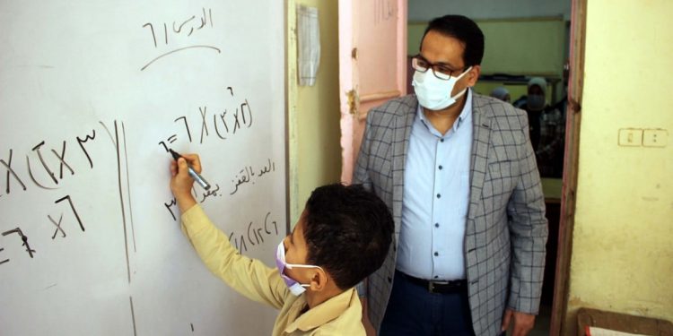 تقديم الطلبات مستمر أسبوع.. ننشر ضوابط لم الشمل الأسرة للعام الدراسي الجديد