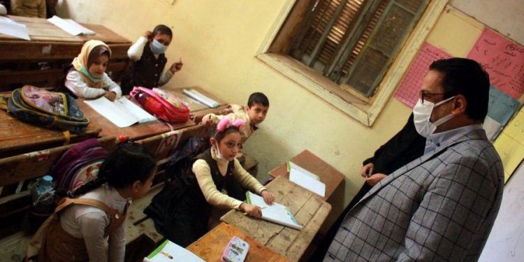 محافظ القاهرة: سداد المصروفات المدرسية للطلاب غير القادرين وعدم حرمانهم من العملية التعليمية