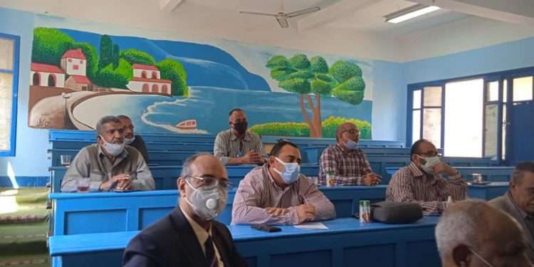 إدارة أسوان التعليمية تناقش خطة امتحانات مارس مع الموجهين الاوائل