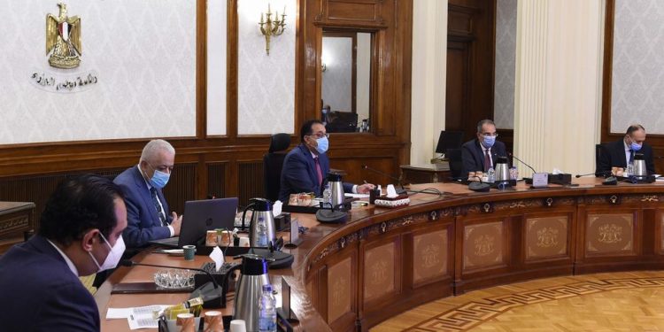 طارق شوقي: منع دخول الهواتف المحمولة داخل لجان الثانوية وهذا موقف الكتب الدراسية