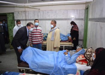 شهامة الصعايدة.. أبناء جامعة سوهاج يواصلون التبرع بالدم في مستشفيات الصحة