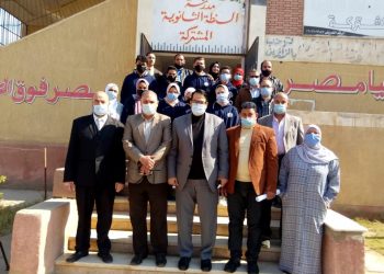 وكيل تعليم الغربية يزور فريق العباقرة بمدرسة السنطة الثانوية