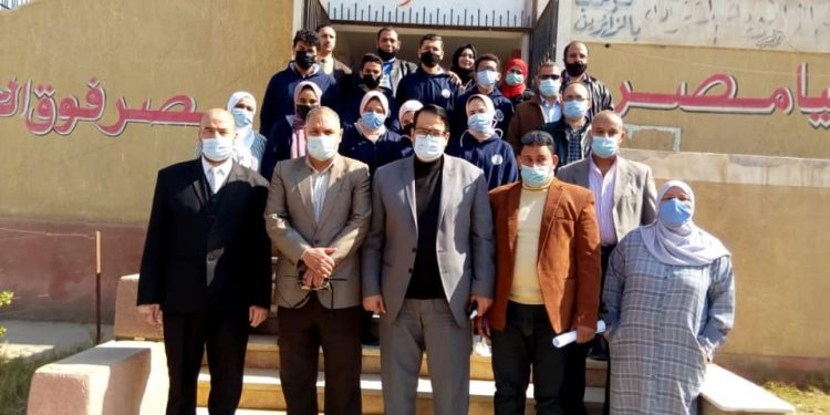 وكيل تعليم الغربية يزور فريق العباقرة بمدرسة السنطة الثانوية