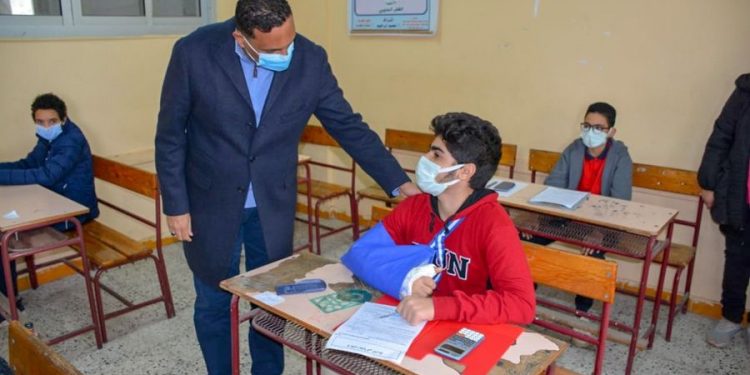 ربط تسليم المهام الأدائية للصفين الرابع والخامس الابتدائي بالمصروفات الدراسية.. التعليم توضح