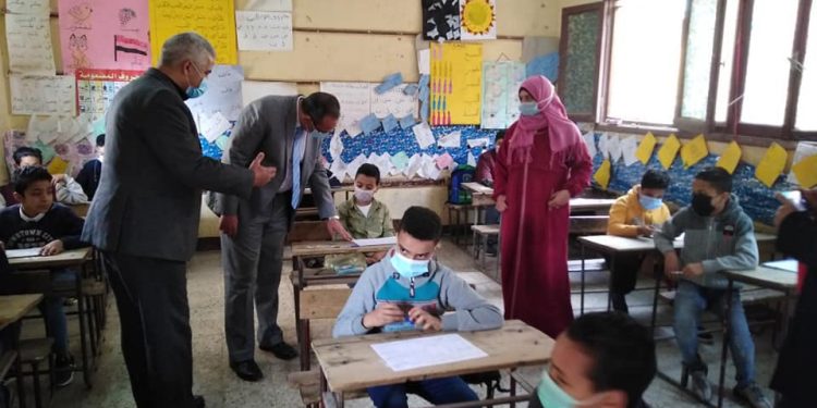 وكيل التعليم بالقليوبية يحيل موجه الدراسات الاجتماعية للتحقيق