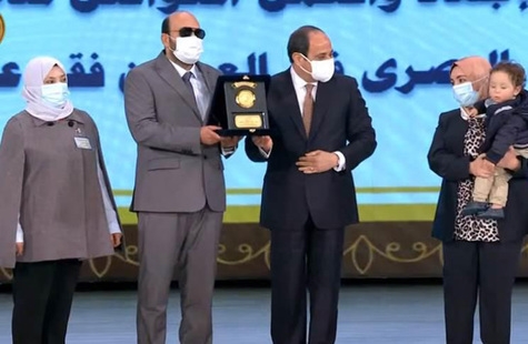 من هو الطبيب محمود سامي الذي فقد بصره أثناء مواجهة كورونا