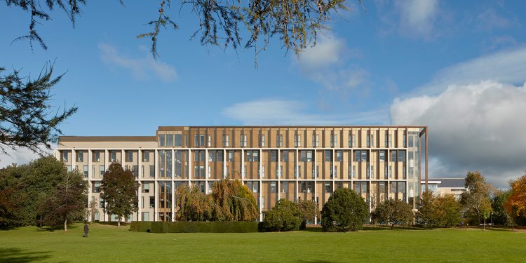 جامعة باث البريطانية تقدم فرصة زمالة بحثية