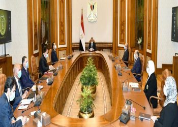 السيسي يوجه بتوفير الرعاية الكاملة لمصابي حادث قطاري سوهاج وصرف تعويضات لأسر الشهداء والضحايا