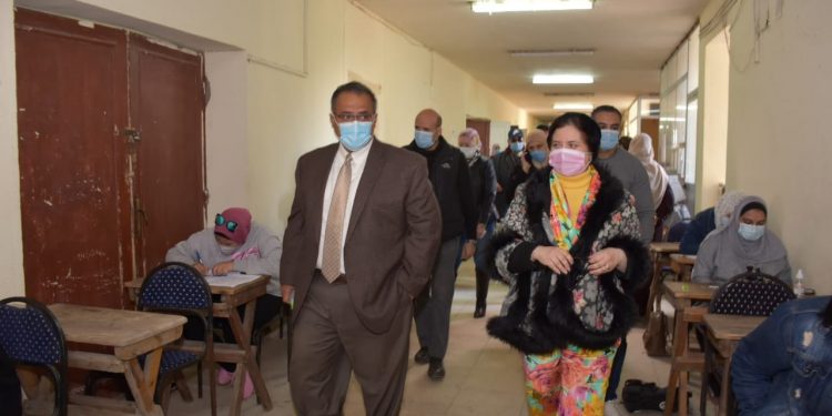 جولة تفقدية لنائب رئيس جامعة عين شمس لامتحانات كلية البنات|صور