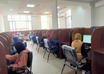 جامعة بنها : نجاح أول تجربة للامتحانات وتصحيحها إلكترونيا بمركز الاختبارات