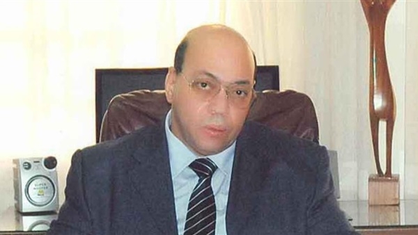 رئيس جامعة القاهرة ينعى الدكتور شاكر عبد الحميد