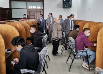 أول اختبار إلكترونى لطلاب كلية الحاسبات بجامعة بنها|صور