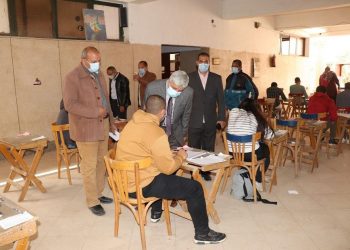 نائبا رئيس جامعة سوهاج يتفقدان امتحانات التيرم الأول