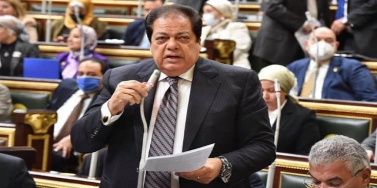 النائب محمد أبو العينين يعزي أسر ضحايا قطاري سوهاج: حادث أليم مس قلوبنا