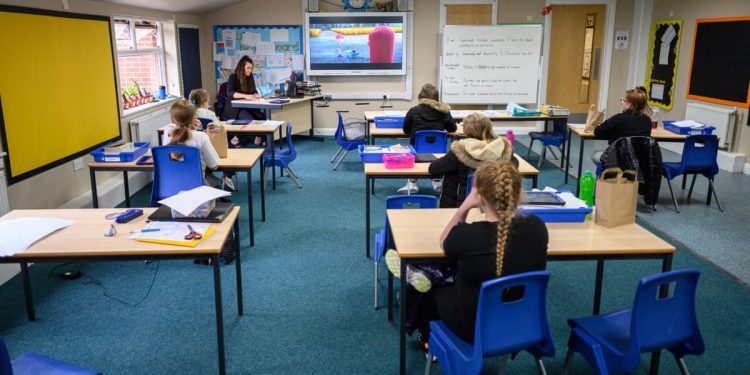 عودة الدراسة في مدارس بريطانيا