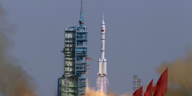 الصين تخطط لإقامة طويلة الأمد على سطح القمر