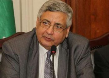 عوض تاج الدين يكشف حقيقة تعرض مصر لموجة ثالثة من كورونا