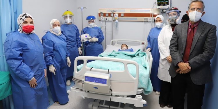 جامعة عين شمس توفر العلاج لأول طفل مصري يتلقى الدواء الأعلى سعرًا بالعالم بقيمة 34 مليون جنيه