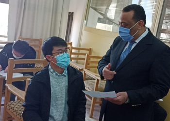 عميد "آداب طنطا"يتفقد سير الامتحانات لطلاب شعبة اللغة العربية لغير الناطقين بها