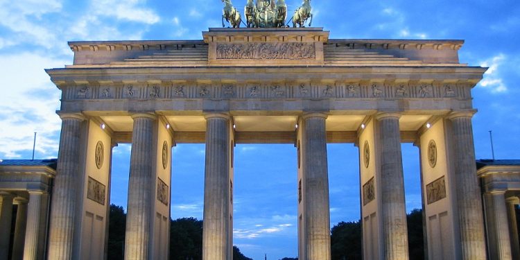 معهد بيليكي يقدم فرصة زمالة في بولندا